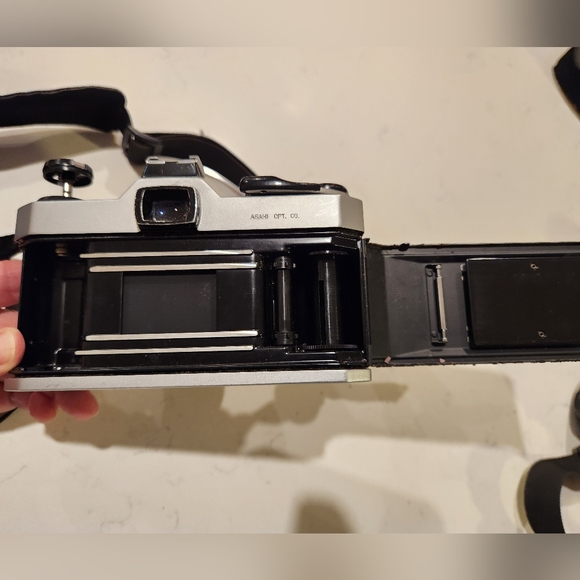 Pentax K1000 35mm SLR FILM camera w 50mm Pentax lens and Pro TAMRAC strap - Picture 5 of 8